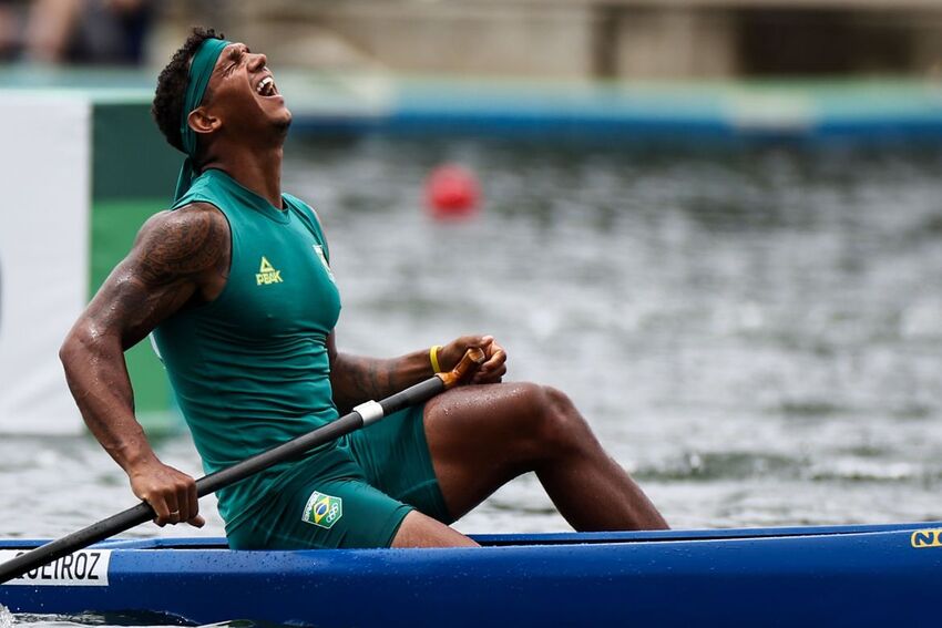 Isaquias Queiroz é ouro na canoagem de velocidade