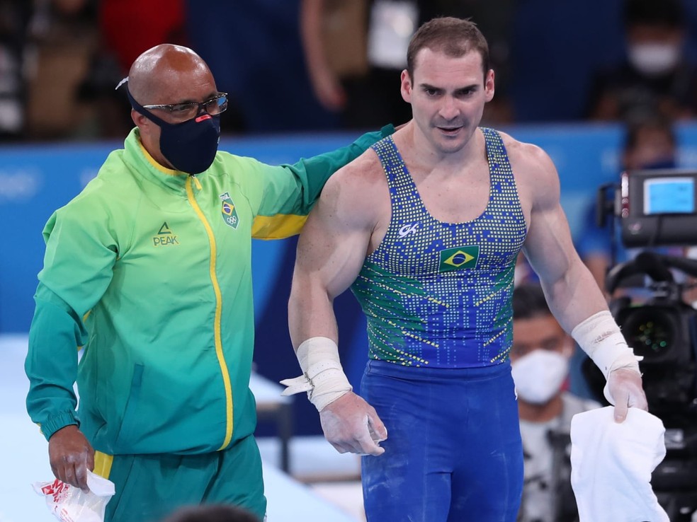 Arthur Zanetti arrisca, erra saída e fica sem medalha em Tóquio