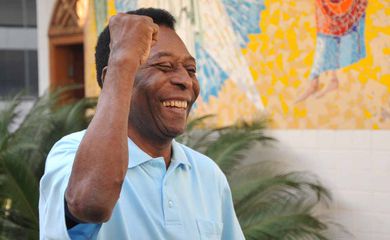 Pelé se recupera de maneira satisfatória após retirar tumor