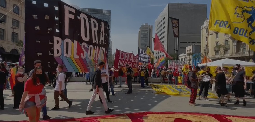 Manifestantes protestam contra Jair Bolsonaro no Vale do Anhangabaú