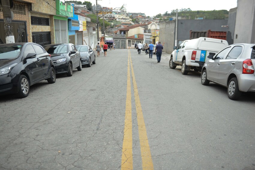 Morando assina ordem de serviço para recapear Estrada dos Casa