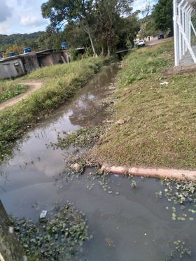 esgoto a céu aberto no parque andreense