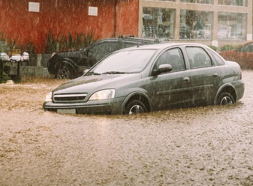 Semana começa com muita chuva no Sudeste e há alertas