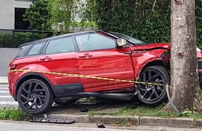 Bandido em carro de luxo colide contra árvore e é preso em Santo André