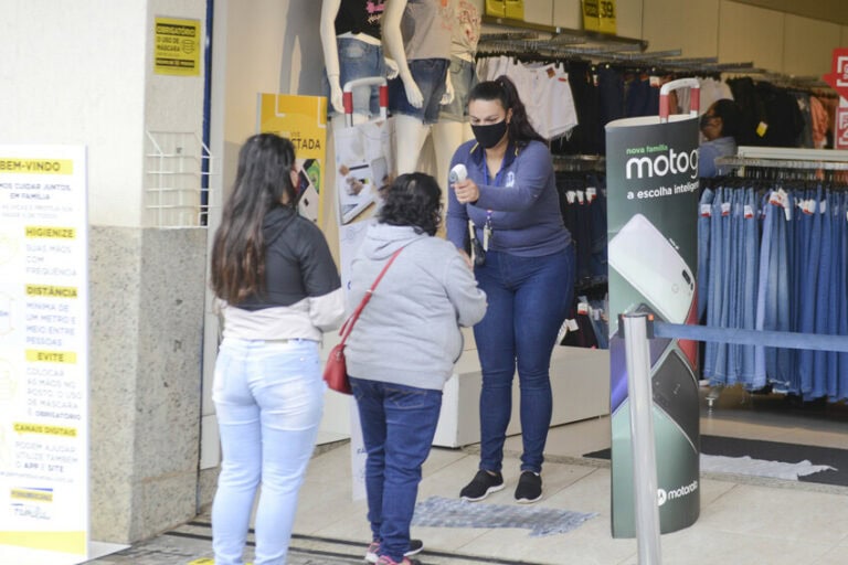Aferição de temperatura no comércio