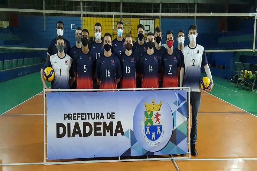 jogadores da equipe de vôlei de Diadema