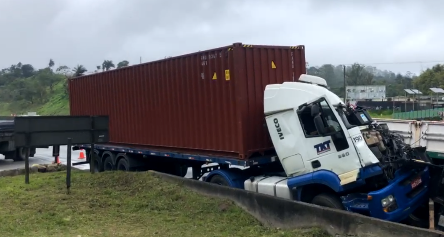 acidente de caminhão na anchieta