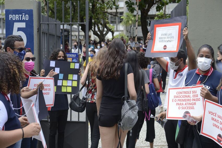 estudantes a caminho do enem