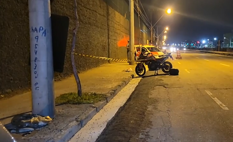 Em Santo André, casal morre em acidente de moto na av. dos Estados