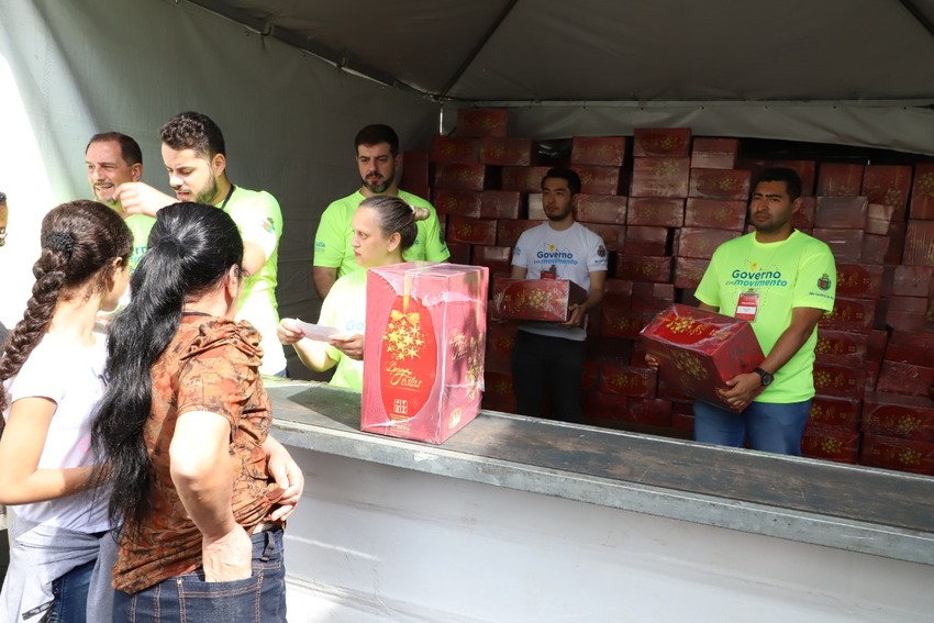 Fundo Social de S.Caetano distribui 9,5 mil cestas de Natal para famílias