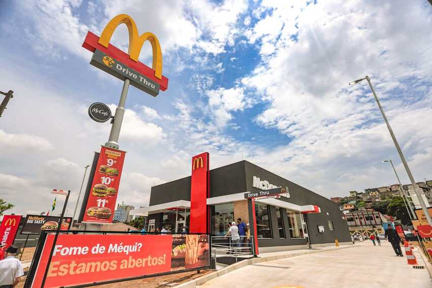 Agente reage a roubo em estacionamento do Mc Donald´s  de Sto.André