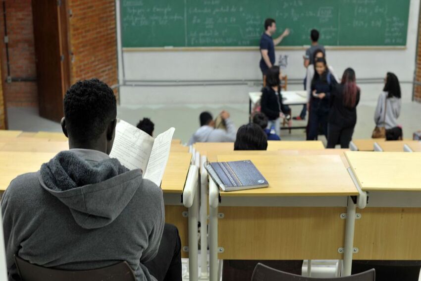 alunos em sala de aula