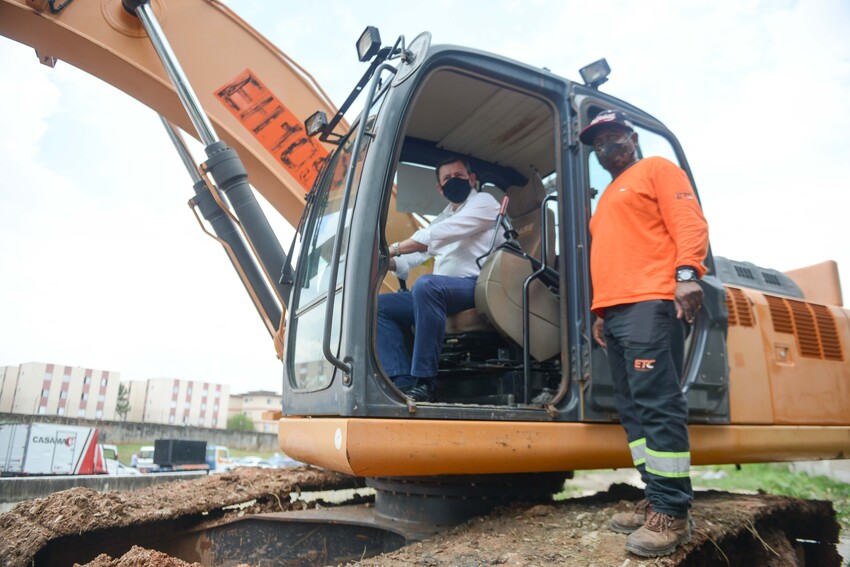 prefeito orlando morando no trator 