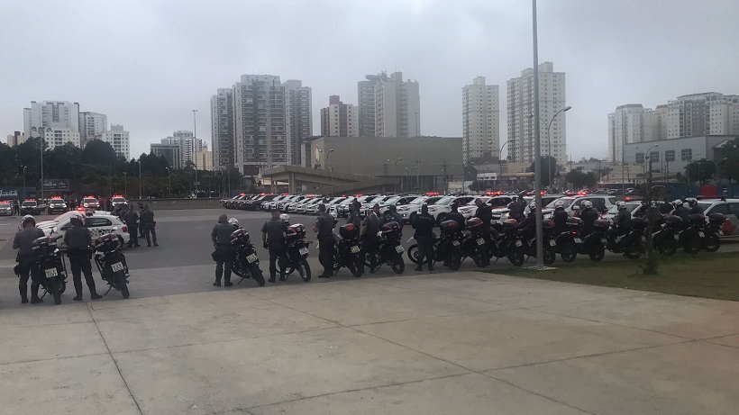 policiais em operação