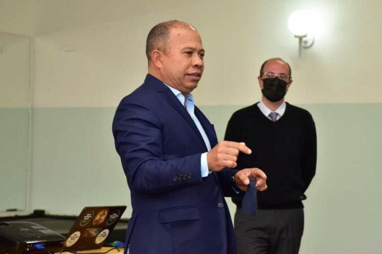 claudinho da geladeira e secretário da saúde