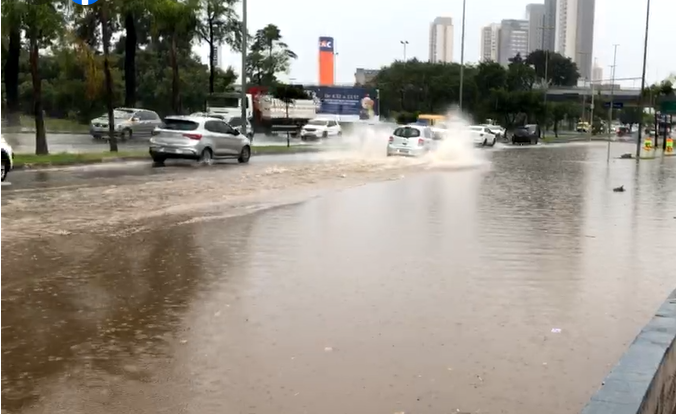 Chuvas causam pontos de alagamentos em Mauá e Santo André