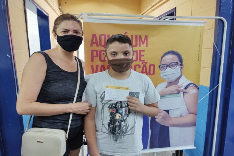 criança vacinada