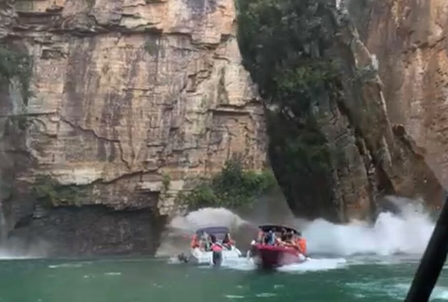 Cânion desaba, atinge lanchas de turistas e causa mortes em MG