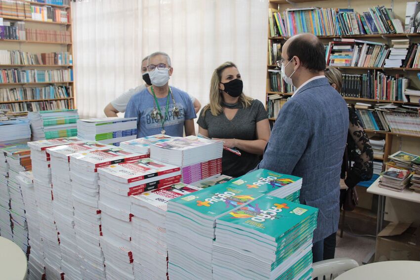 carla morando e secretário da educação