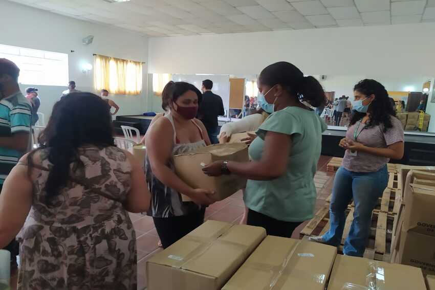 entrega de cestas básicas