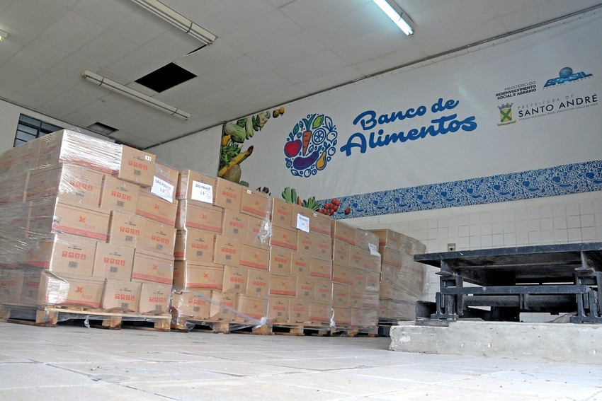 Santo André entrega 1.400 cestas básicas para famílias carentes