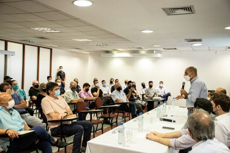 auricchio durante reunião com comerciantes