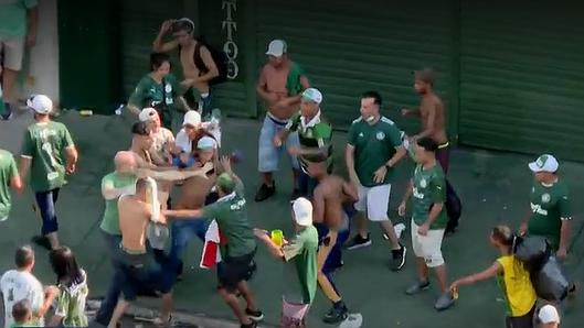 torcedores dos palmeiras durante confusão