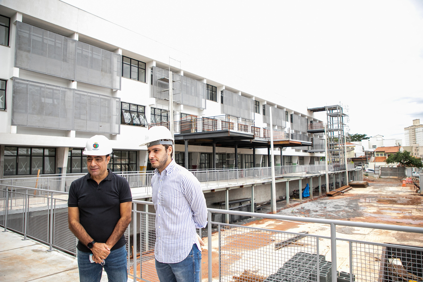 Prefeito de S.Caetano e Thiago Auricchio vistoriam obra de complexo educacional