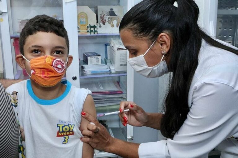 criança vacinada em diadema