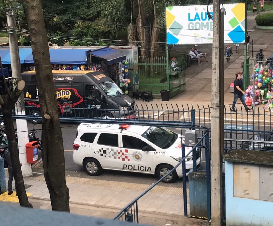 Alunos de escola estadual de S.Bernardo fazem protesto contra a direção