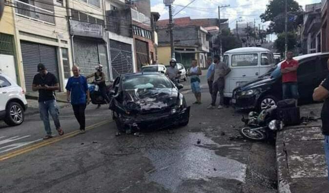 acidente de carro com moto