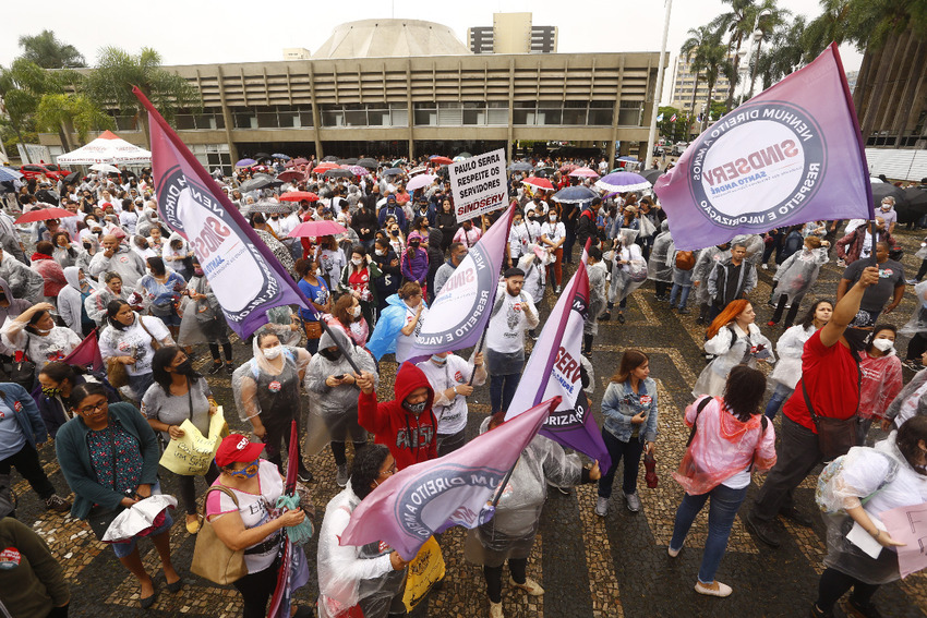 Servidores de Sto.André protestam no Paço e pedem negociação sobre reajuste