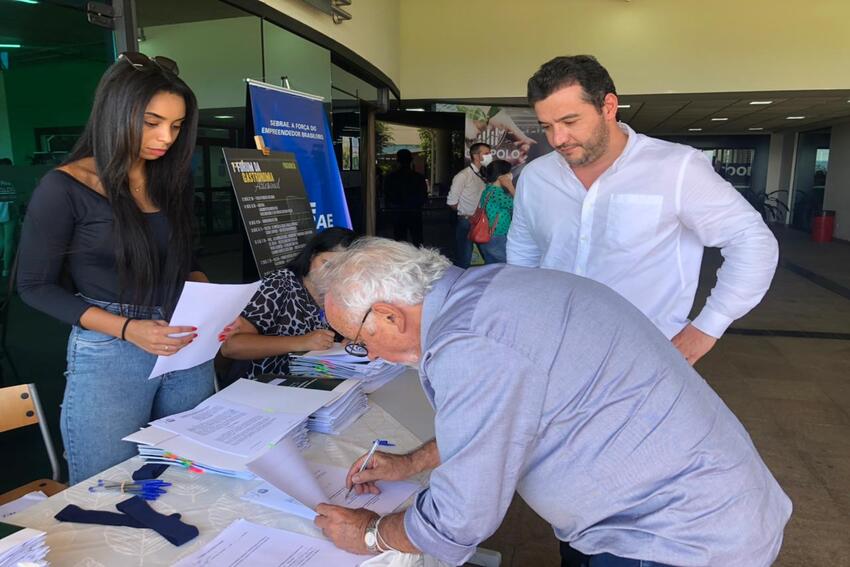 Volpi consegue mais cinco máquinas para zeladoria de Ribeirão Pires