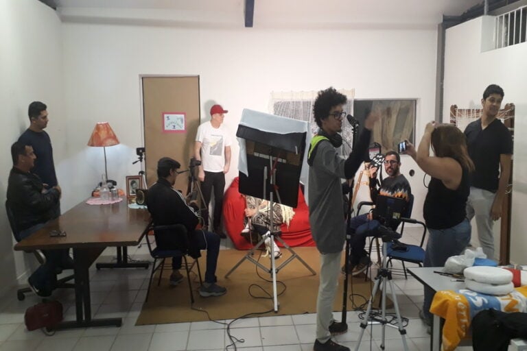 alunos na escola livre de cinema e vídeo