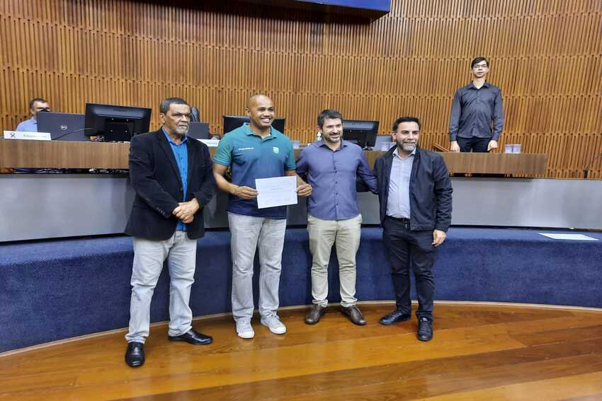 Câmara de Santo André homenageia atleta de Bobsled Edson Bindilatti