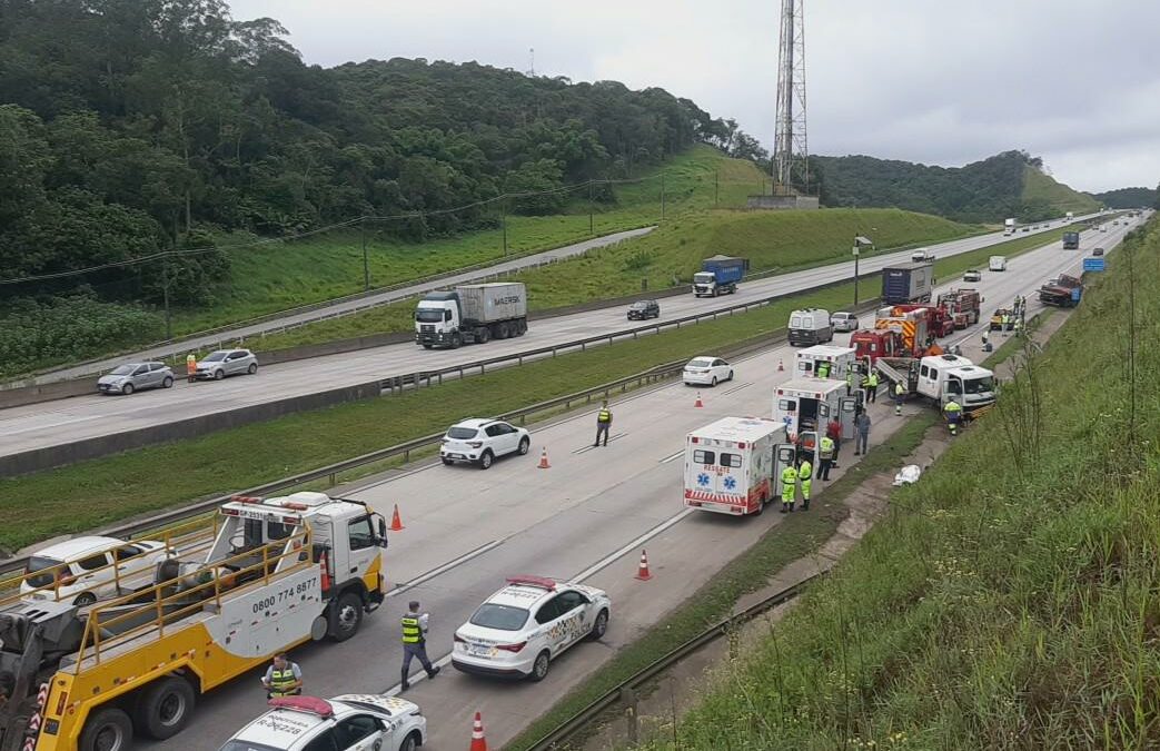 Choque entre caminhões deixa um trabalhador morto no Rodoanel