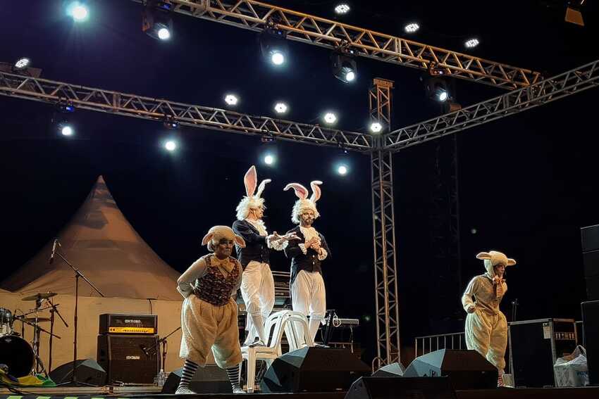 peça teatral no evento da paixão de cristo