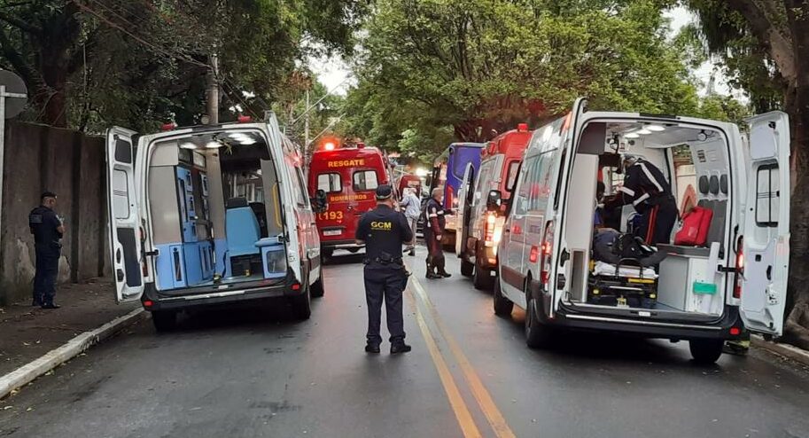 viaturas do Corpo de Bombeiros e ambulâncias do Samu