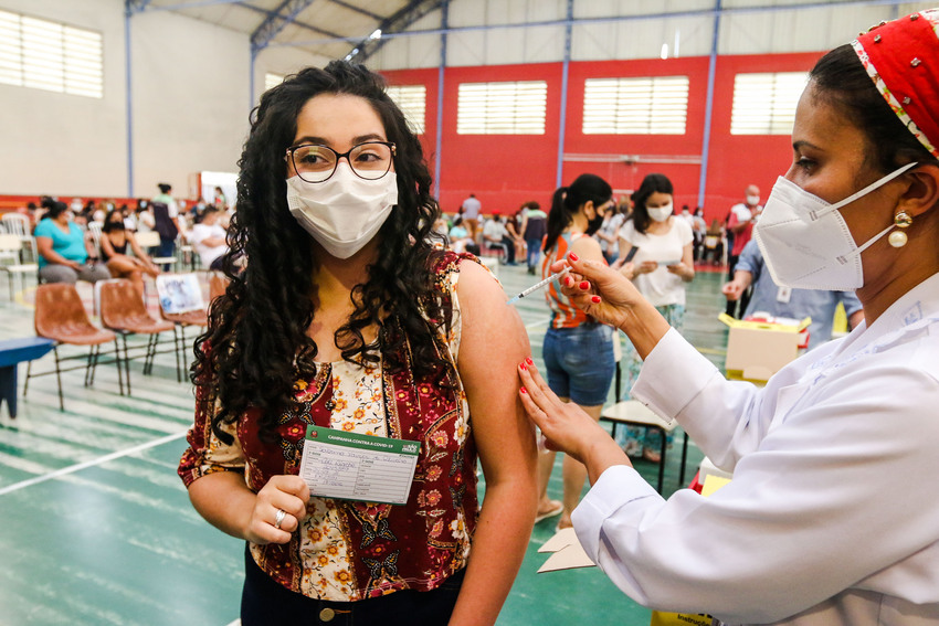 São Bernardo inicia aplicação da 3ª dose contra a Covid em adolescentes