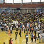 pessoas buscam emprego