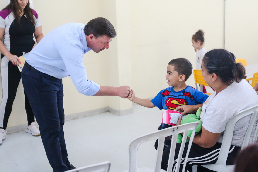 prefeito orlando morando em escola