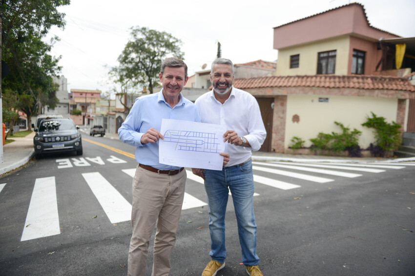 prefeito Orlando Morando em vistoria de rua