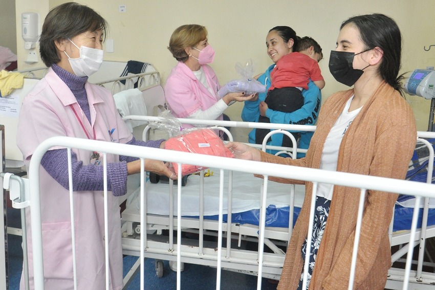 Mães de Santo André são presenteadas em hospitais da cidade