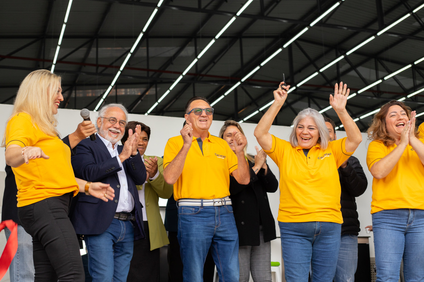 prefeito Clóvis Volpi durante inauguração da loja de construção Carretão