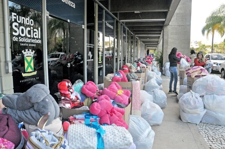 Santo André inicia Campanha do Agasalho com entrega de 50 mil peças doadas