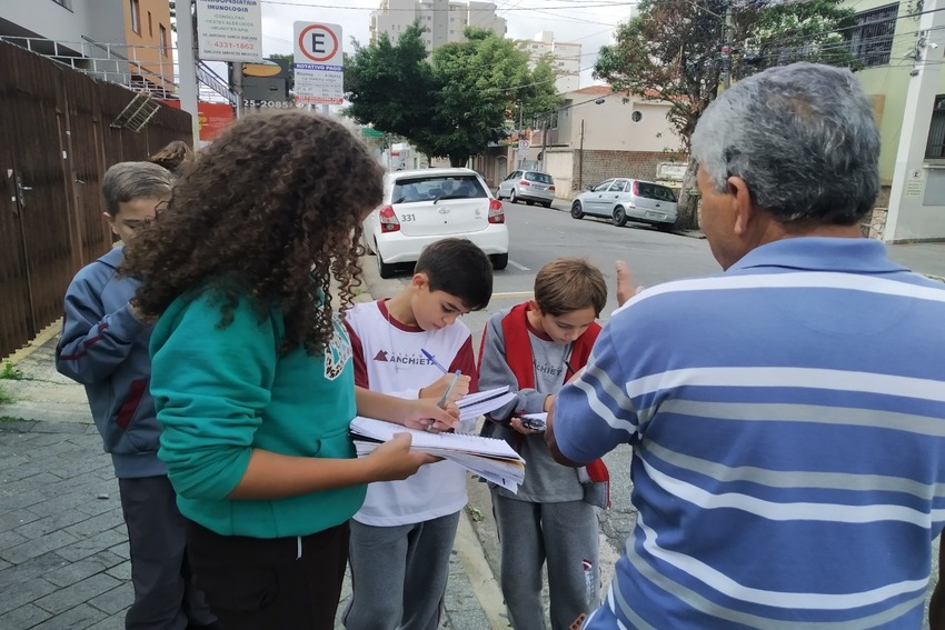 Em S.Bernardo, alunos do Colégio Anchieta fazem atividades com moradores