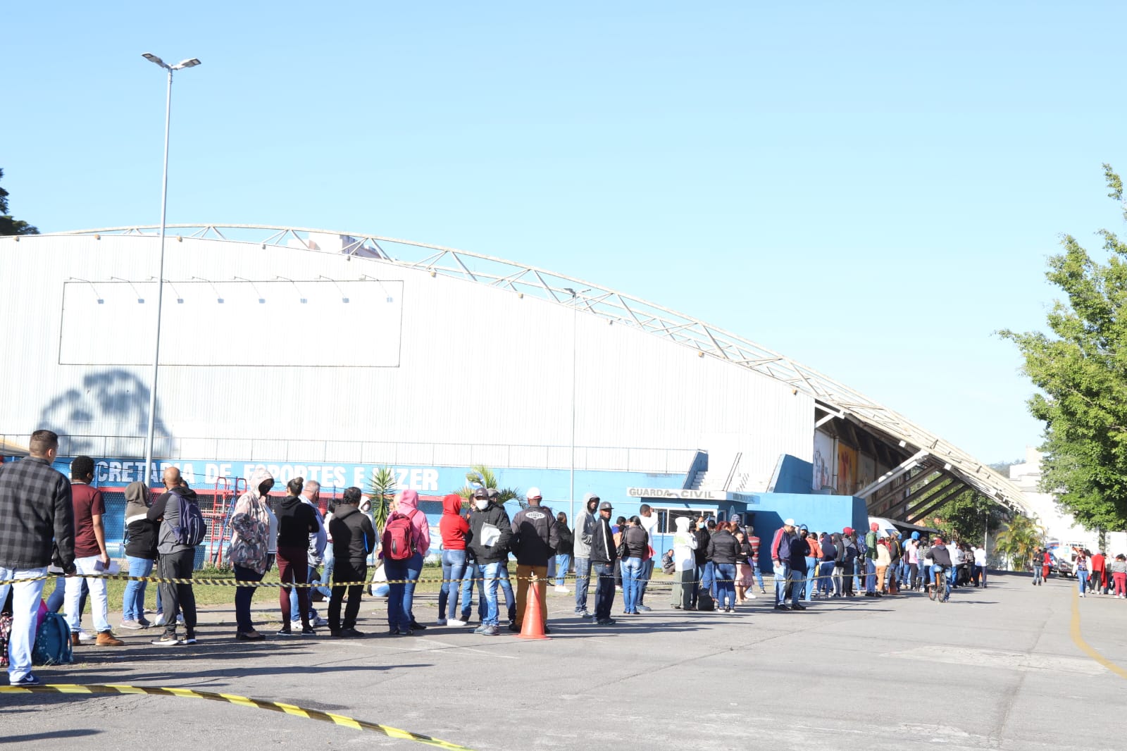 fila para o feirão do emprego de mauá