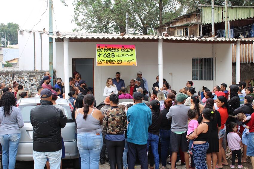 carla morando e moradores da Chácara Baronesa