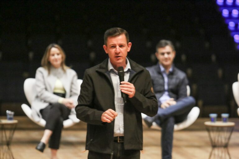 Ao lado de Rodrigo Garcia, Morando participa de seminário sobre segurança alimentar