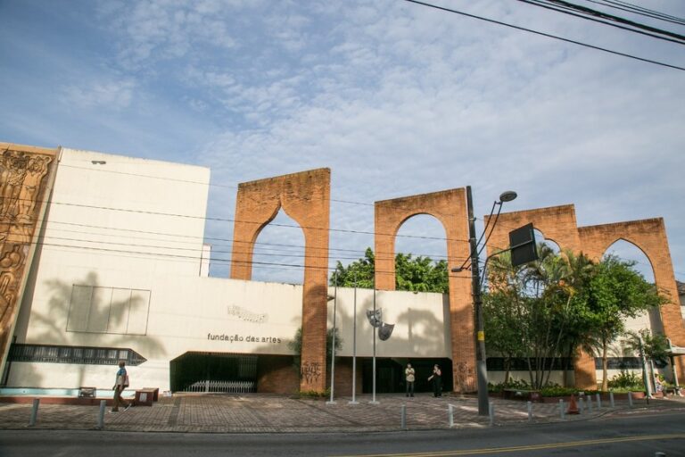 fachada da Fundação das Artes